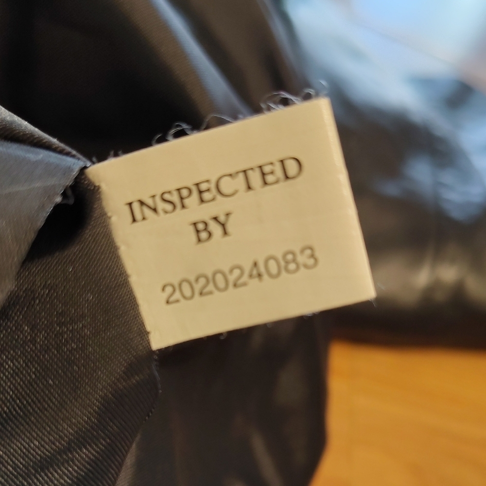 Danier Canada Women's Vintage 1990's Genuine Leather Trench Coat. - Picture 12 of 14